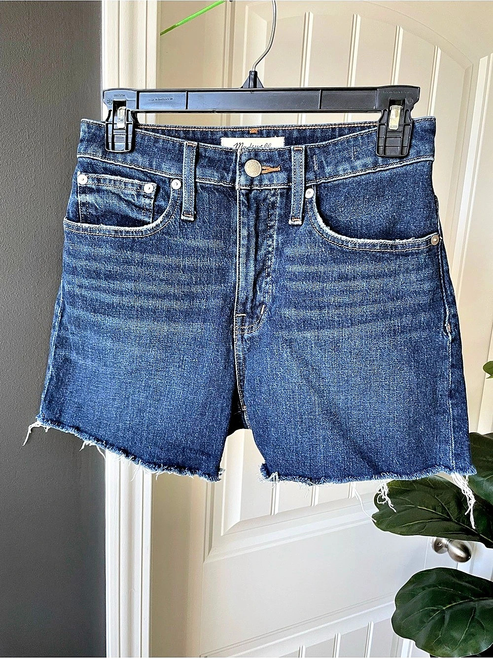 Madewell Curvy High Rise Jean Shorts Womens 26 Dark Wash Frayed Cut Offs EUC